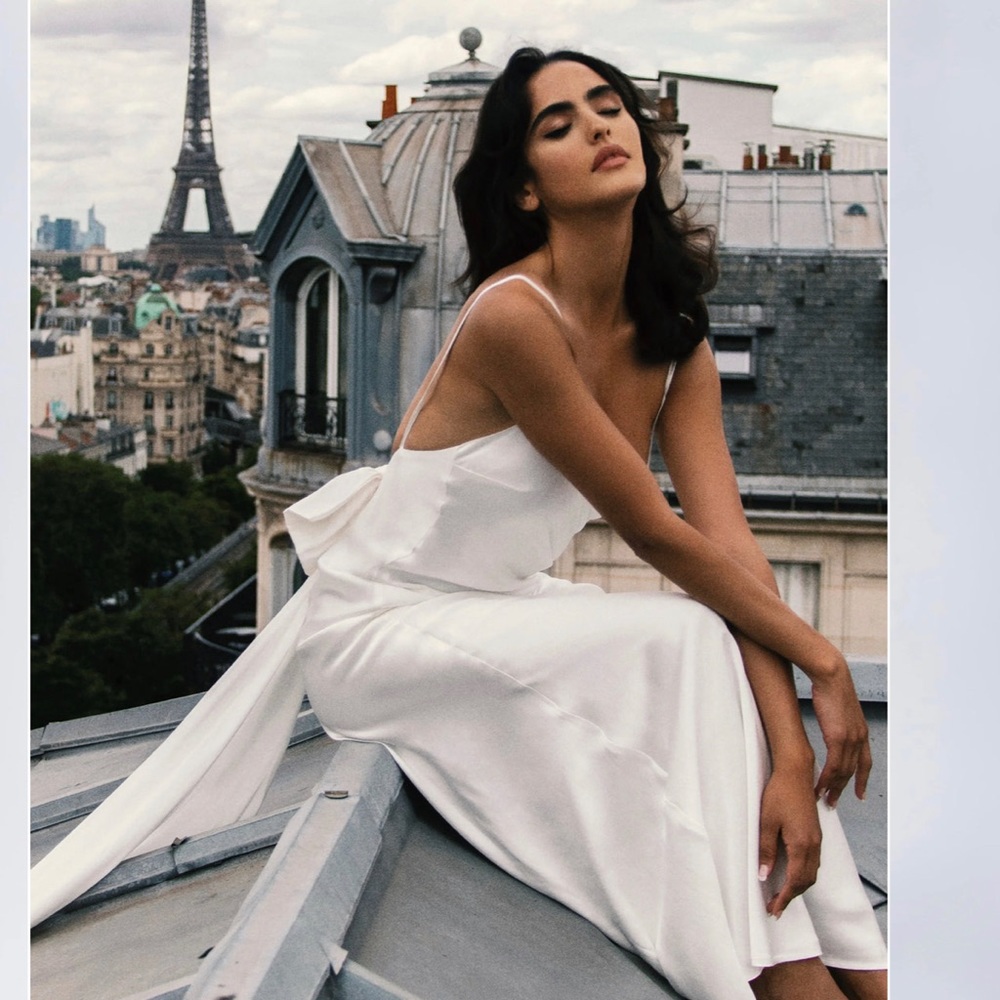 MESHKI KAILEY Low Back Maxi Dress With Detachable Bow Train - White SIZE SMALL